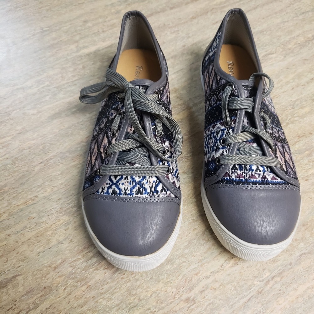 Reneeze sneakers